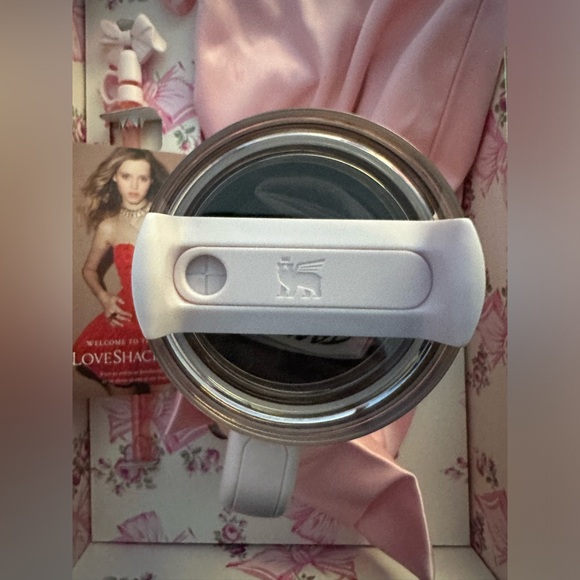 Stanley x Love Shack Fancy Rosa Beaux 20oz - Picture 5 of 8